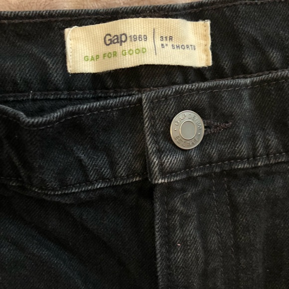 GAP SHORTS - Picture 2 of 4